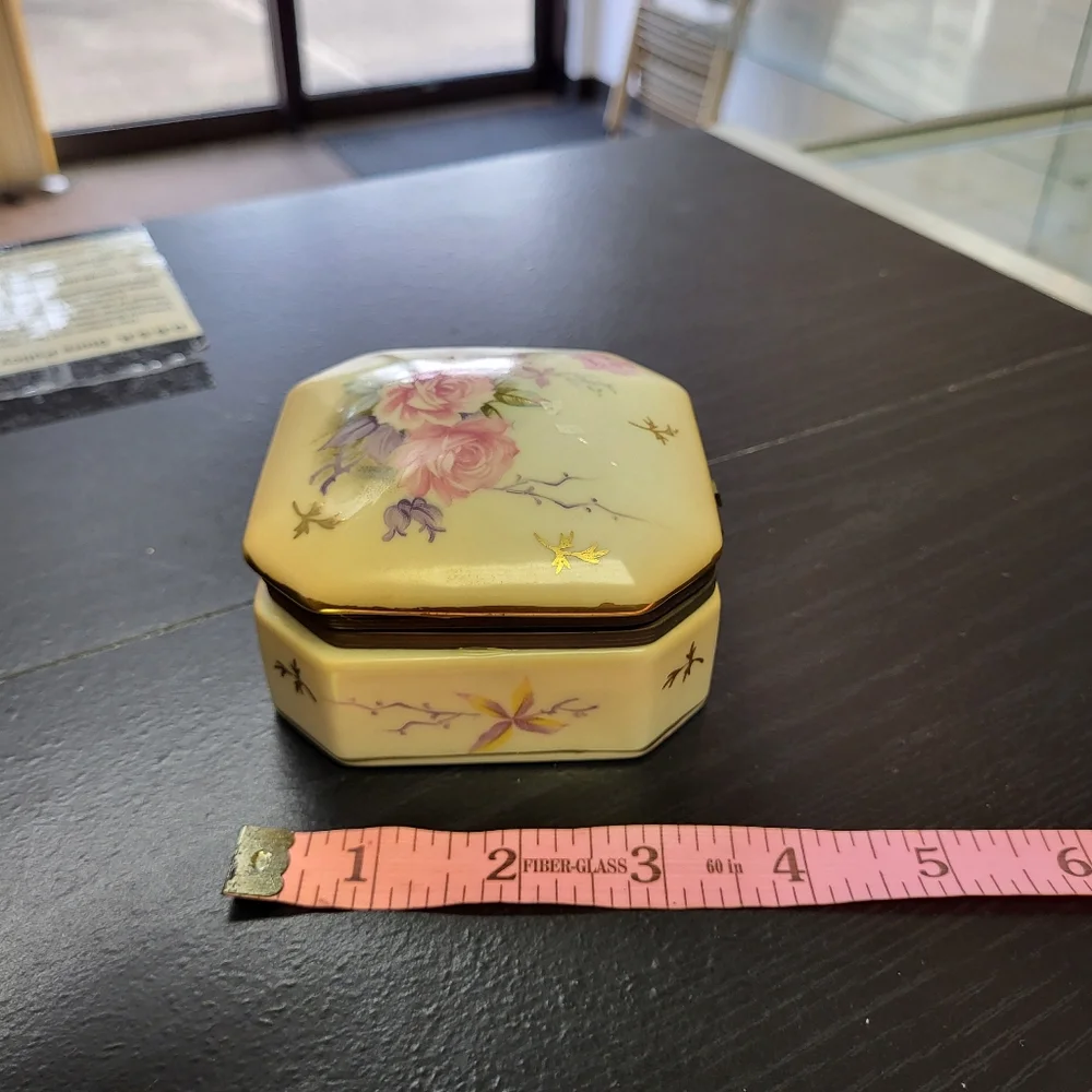 Ceramic jewelry box made in Japan